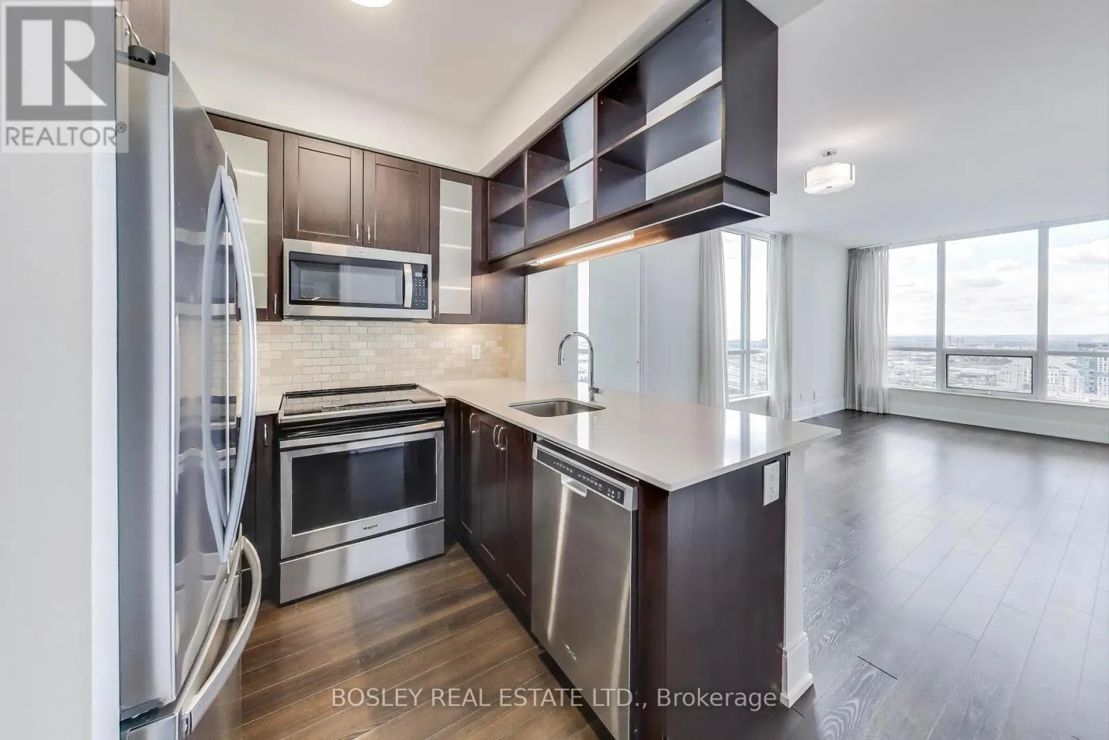 3402 - 15 VIKING LANE