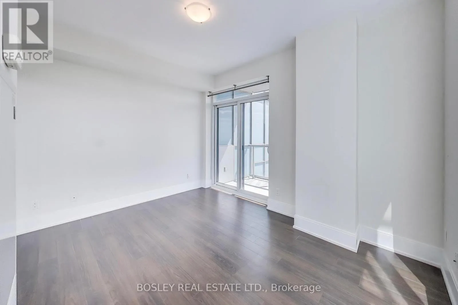 3402 - 15 VIKING LANE