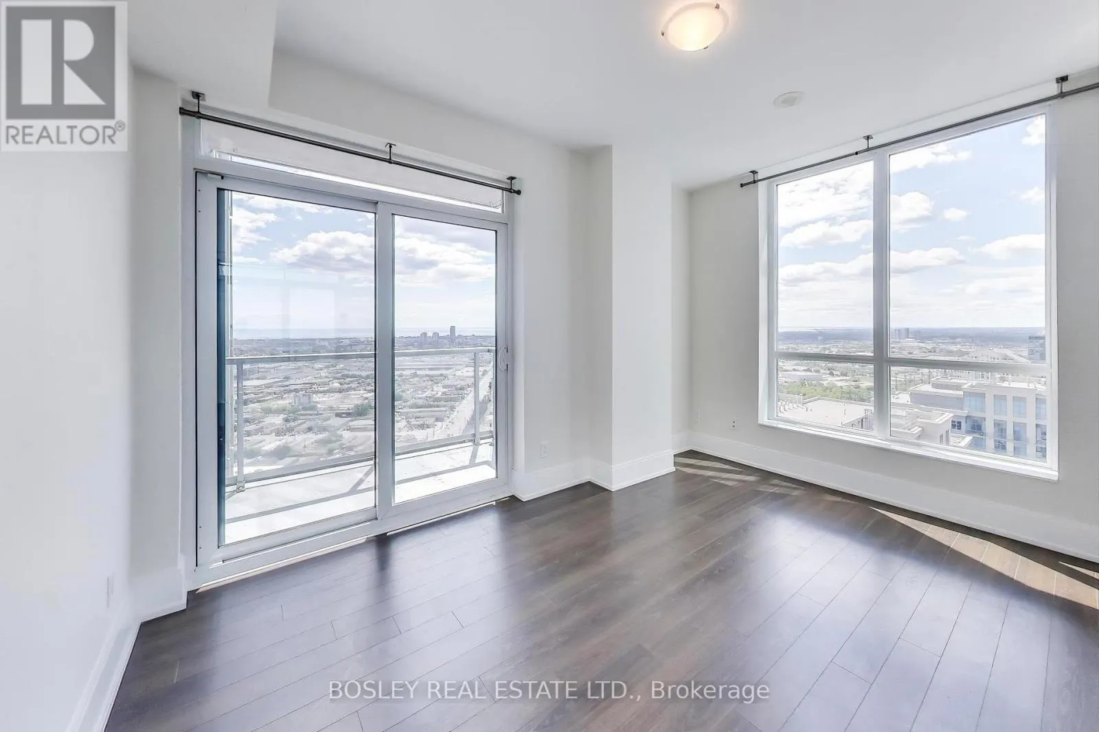 3402 - 15 VIKING LANE