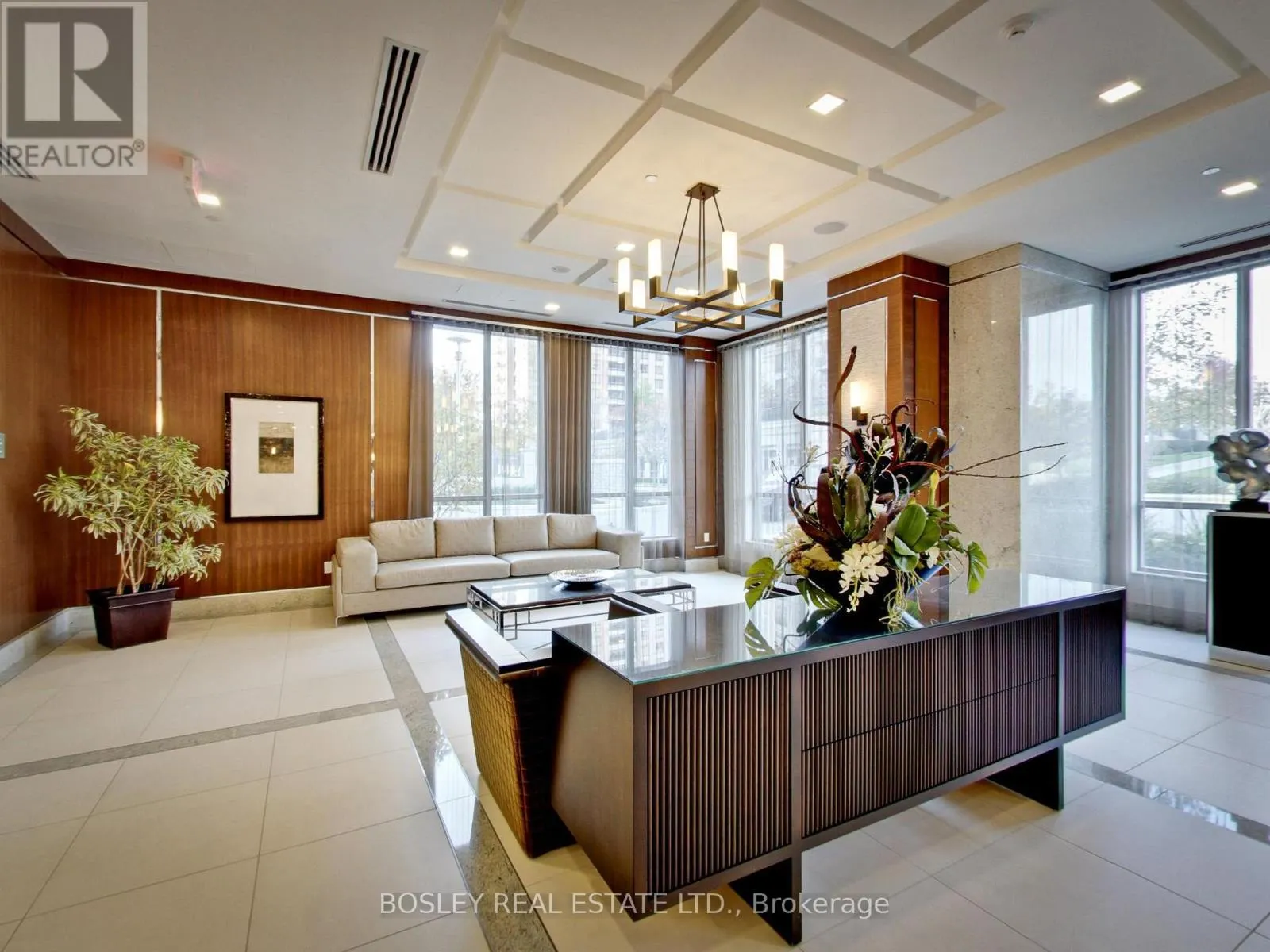 3402 - 15 VIKING LANE