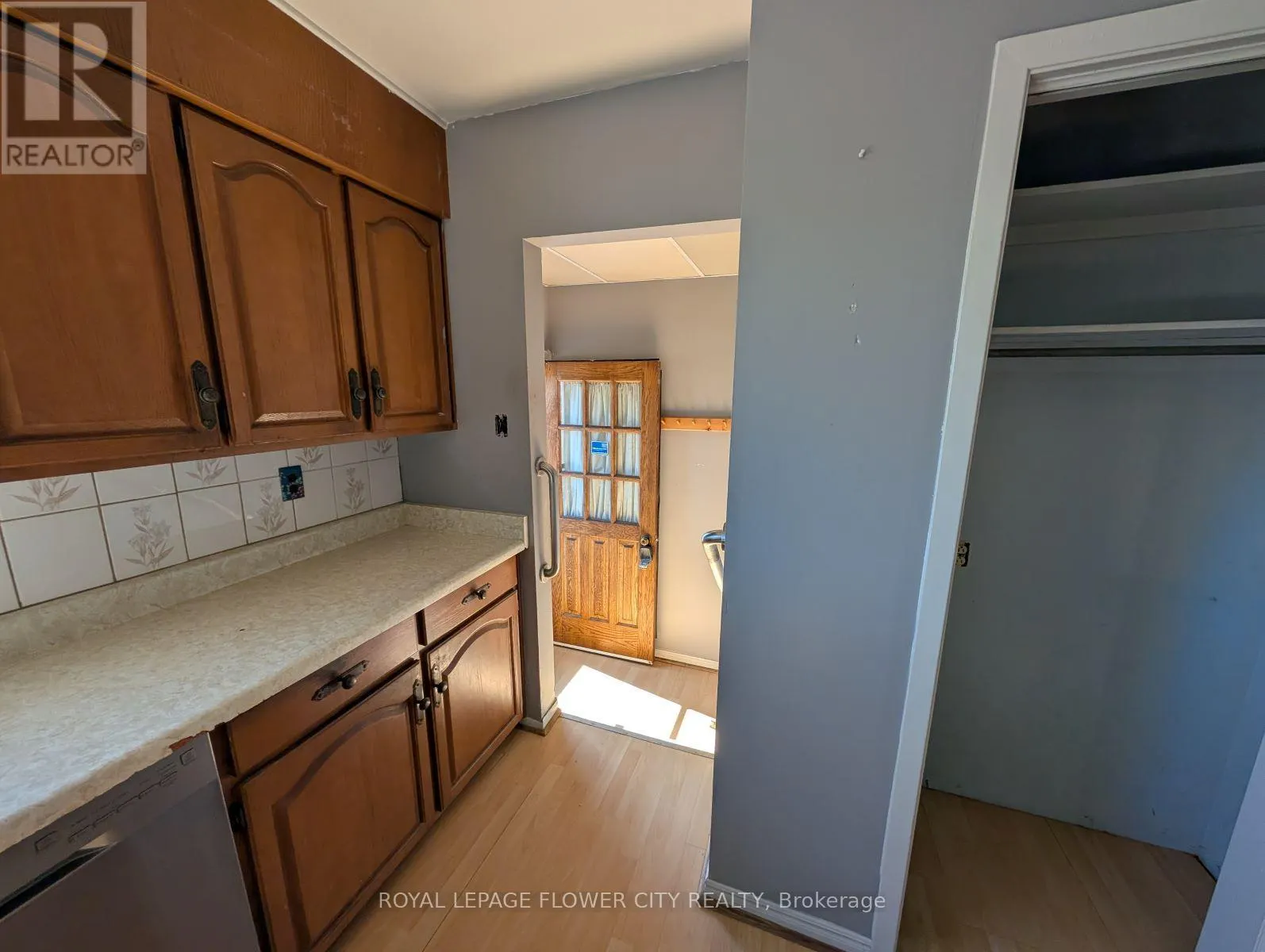 8 ATHLONE AVENUE