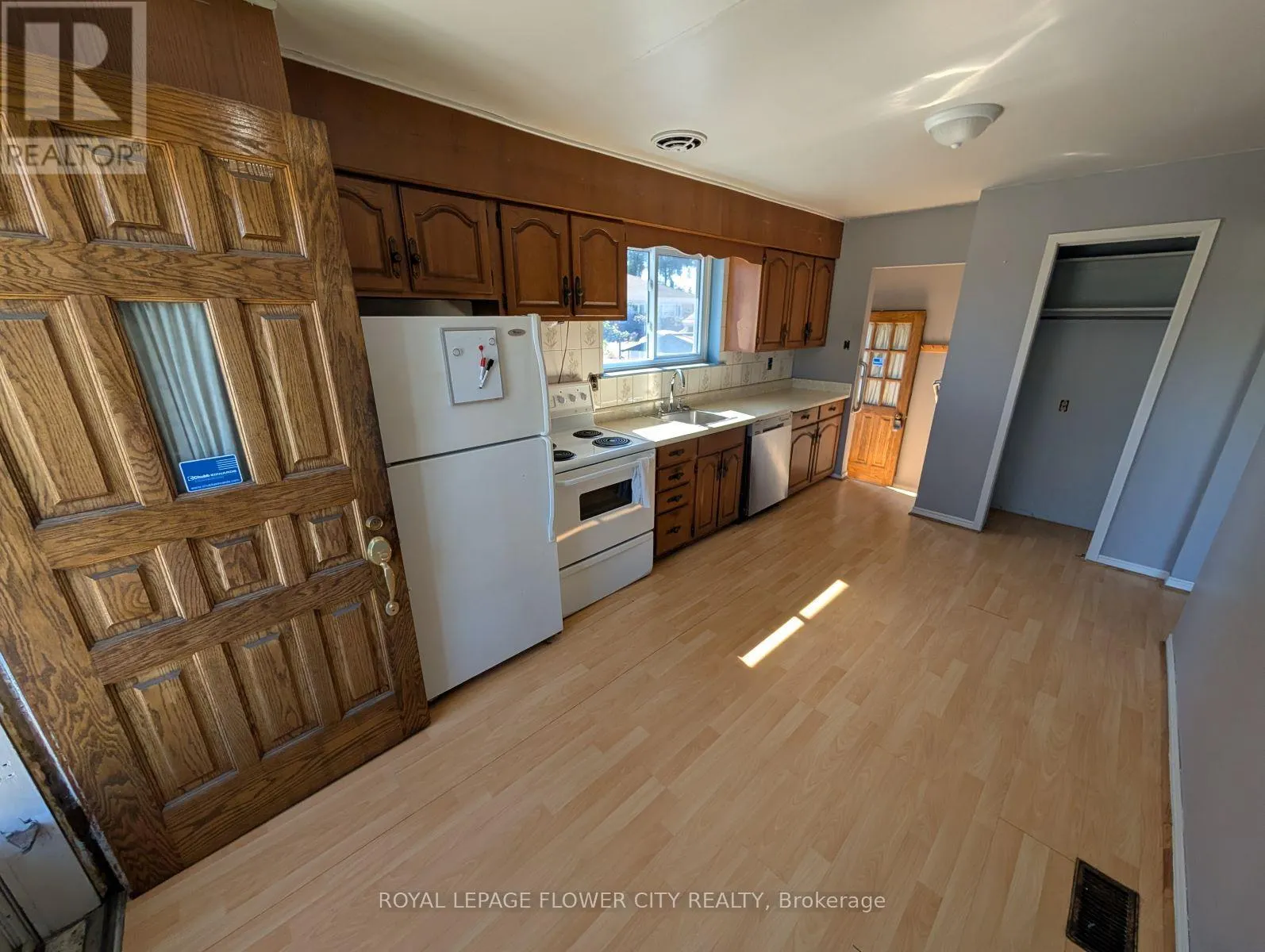 8 ATHLONE AVENUE