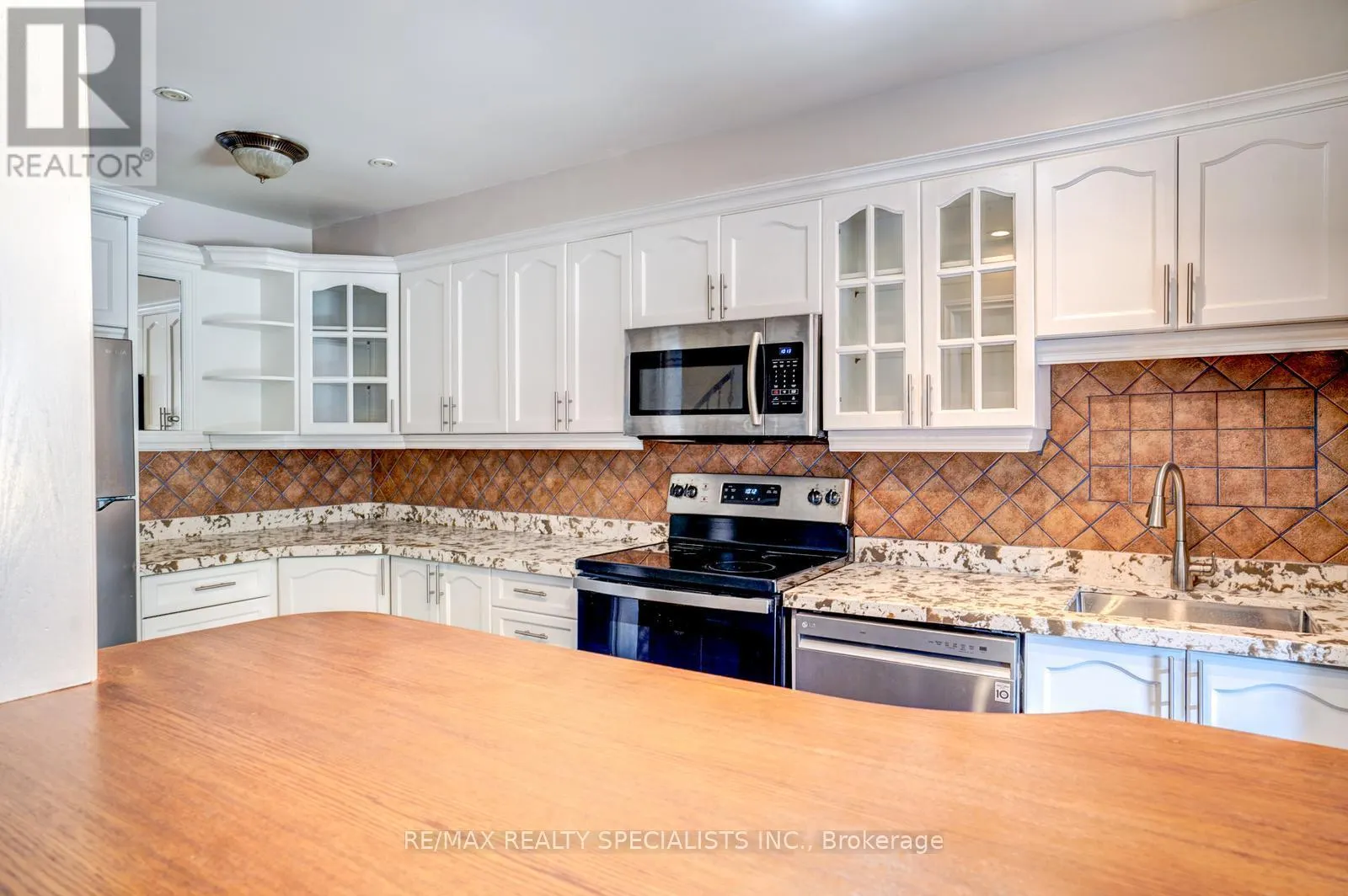 28 - 1039 CEDARGLEN GATE