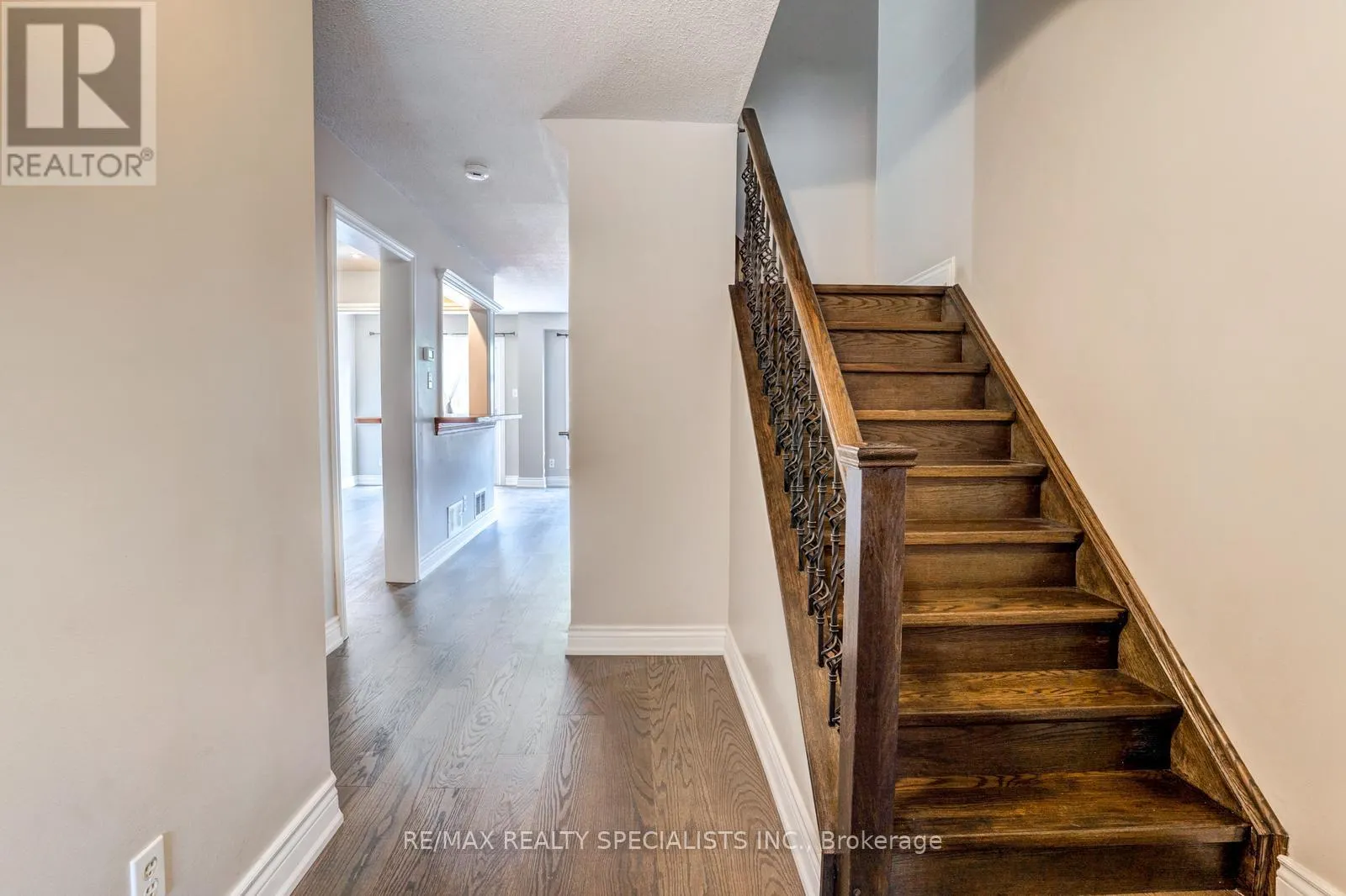 28 - 1039 CEDARGLEN GATE