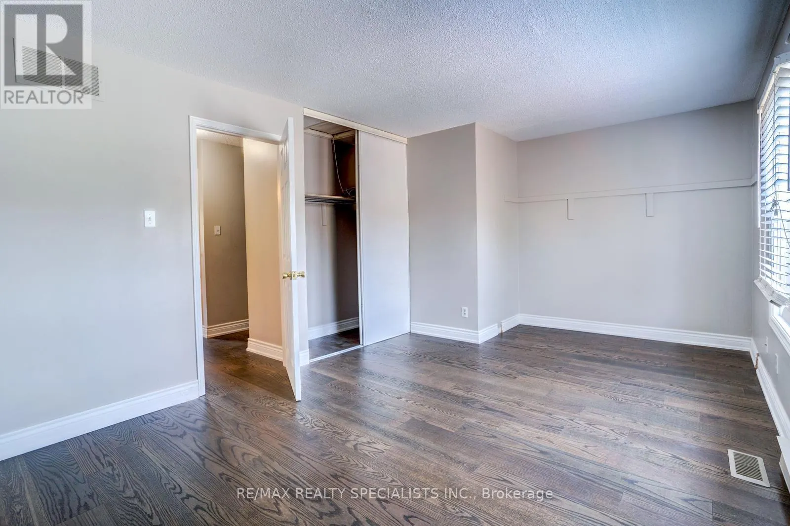 28 - 1039 CEDARGLEN GATE