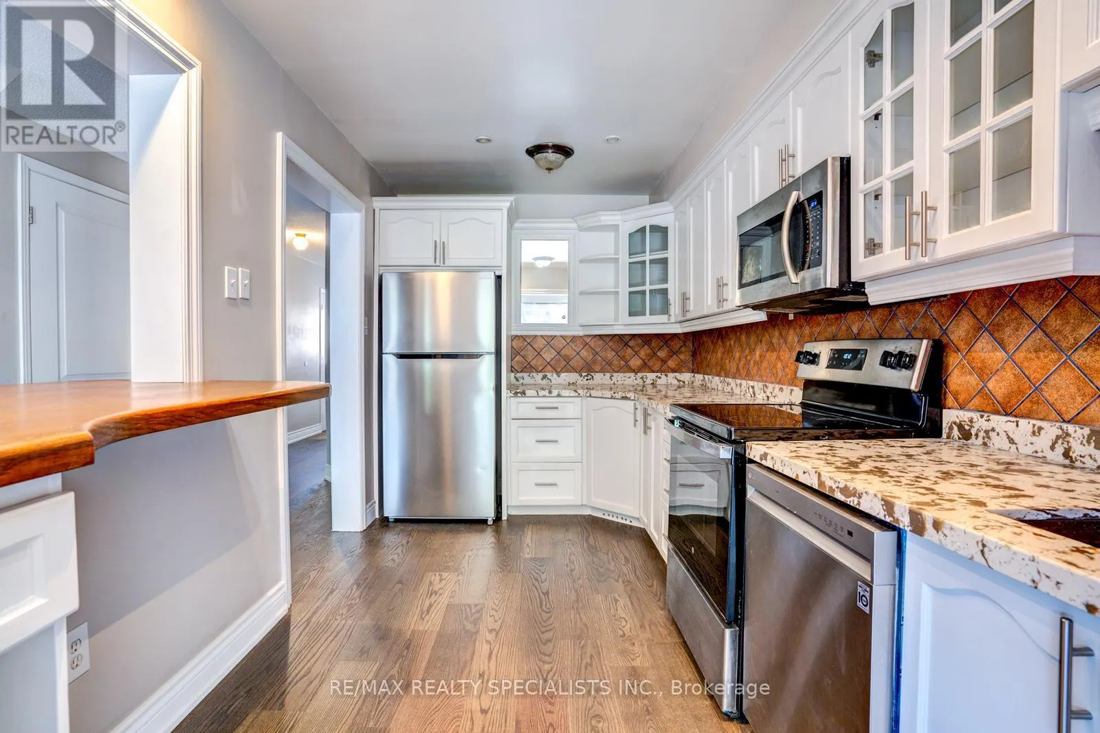 28 - 1039 CEDARGLEN GATE