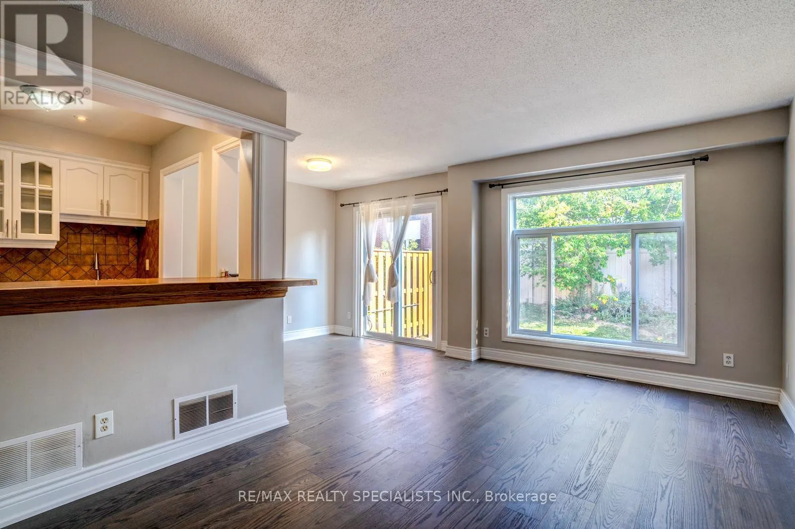 28 - 1039 CEDARGLEN GATE