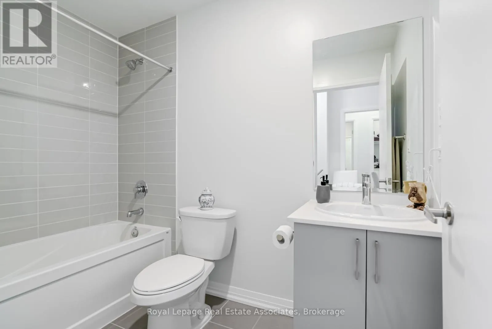 230 - 1145 JOURNEYMAN LANE
