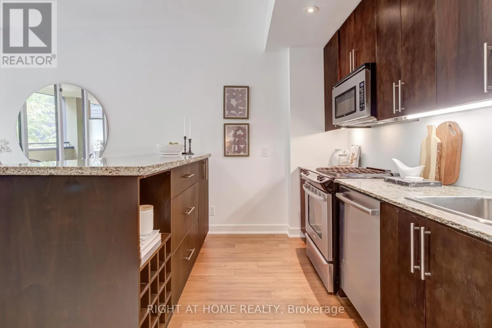 307 - 25 RITCHIE AVENUE S