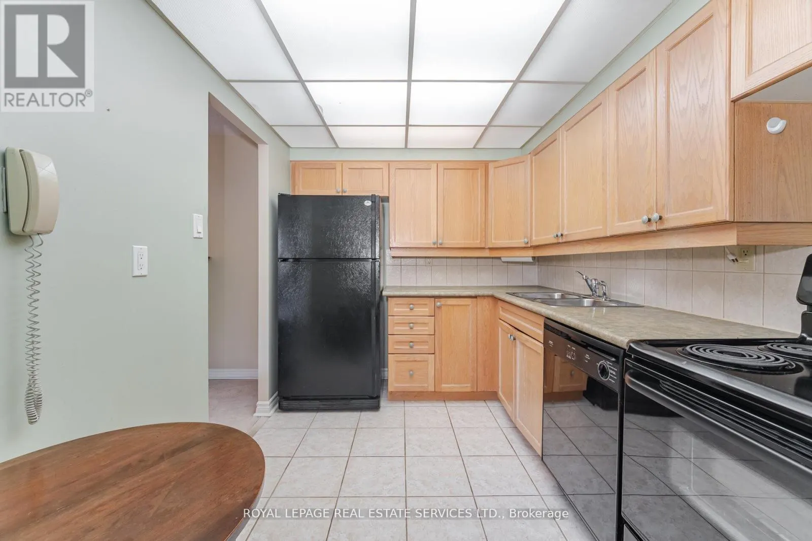 102 - 3950 KANEFF CRESCENT