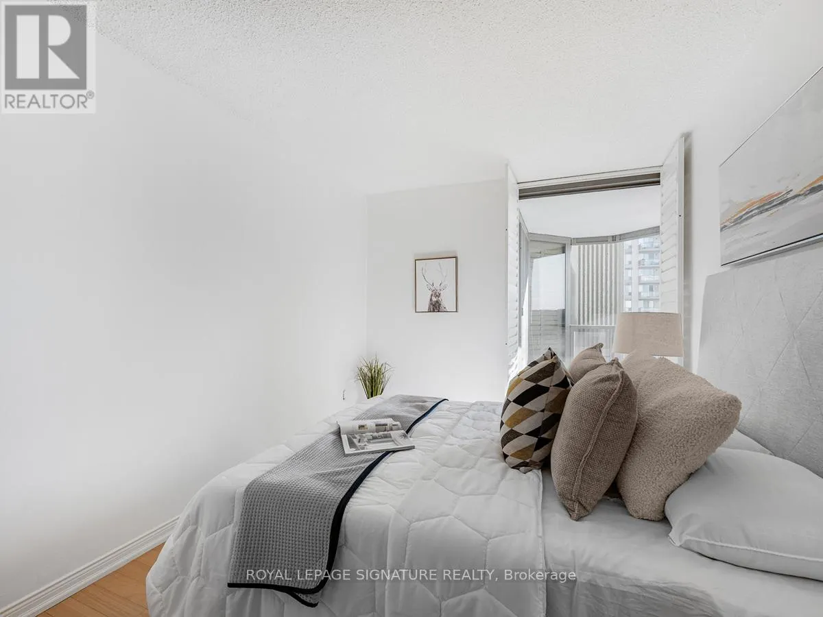 1008 - 2045 LAKE SHORE BOULEVARD W