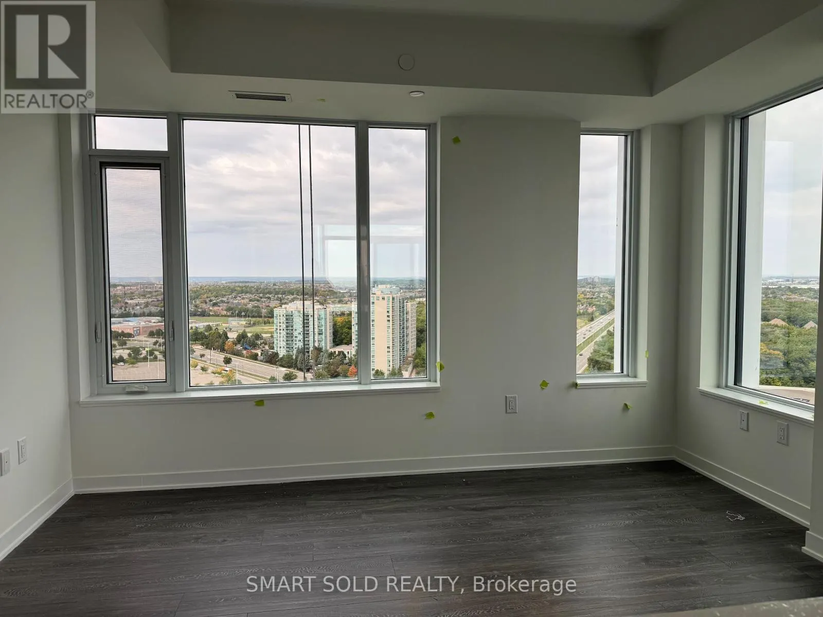 2110 - 2495 EGLINTON AVENUE W