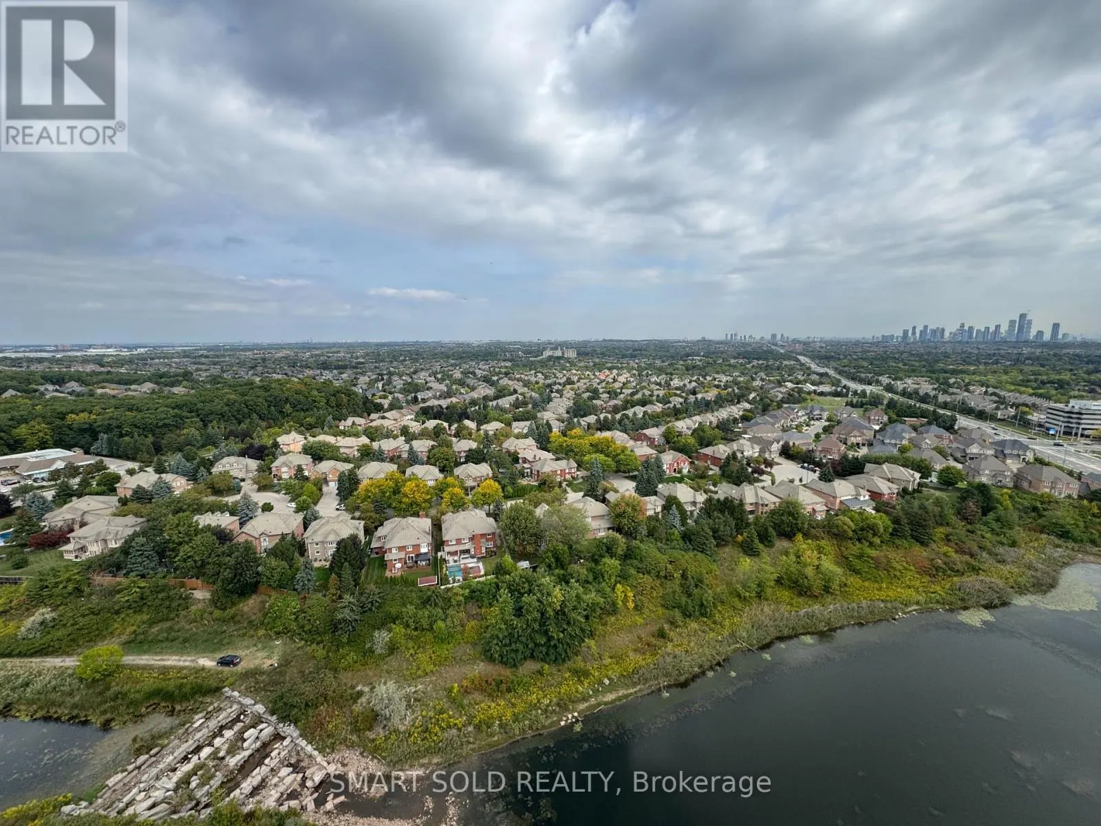 2110 - 2495 EGLINTON AVENUE W