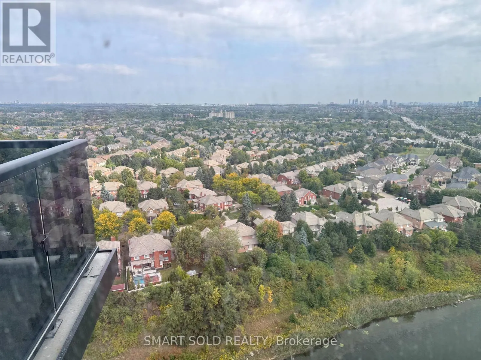 2110 - 2495 EGLINTON AVENUE W