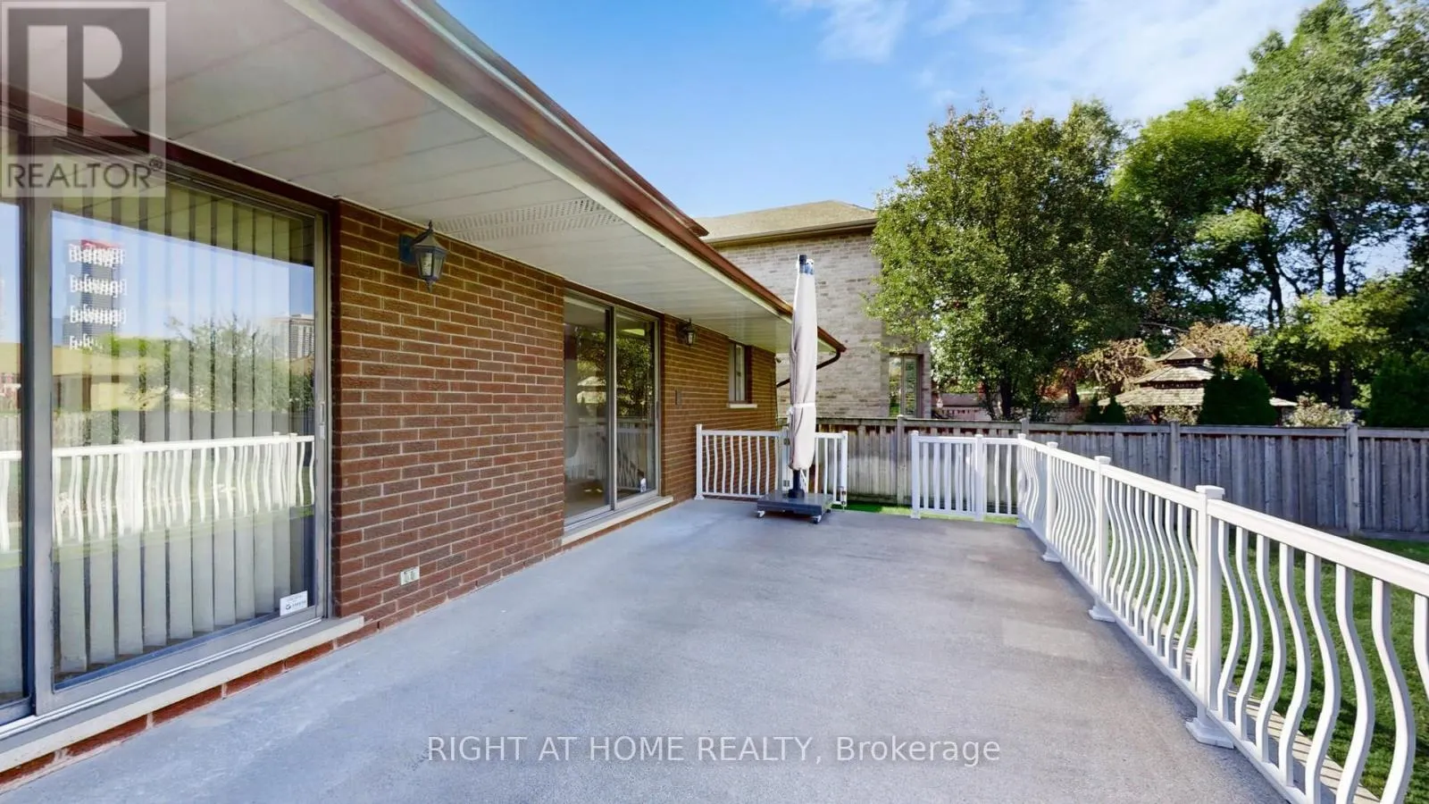 71 FAIRVIEW ROAD W