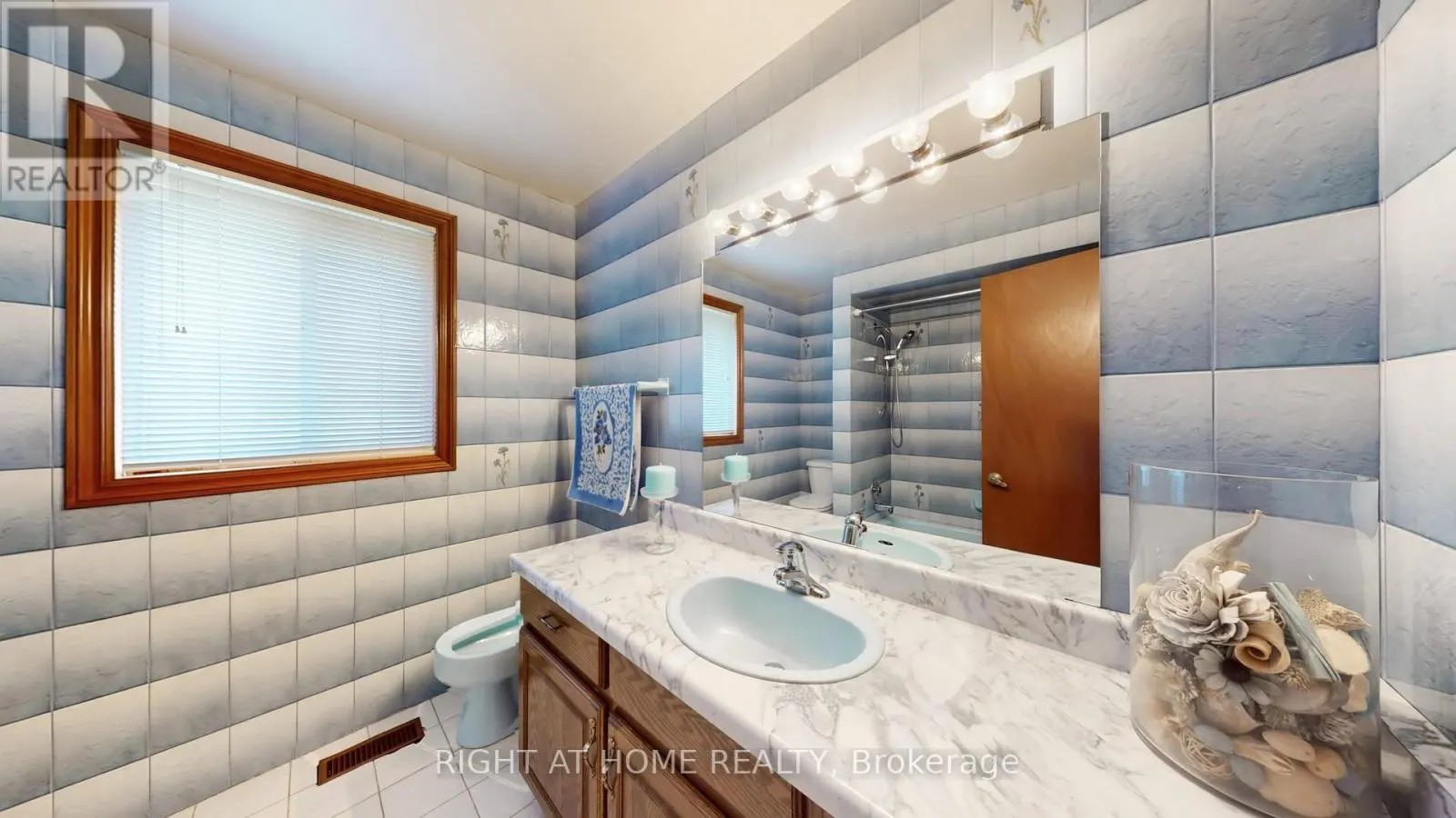 71 FAIRVIEW ROAD W