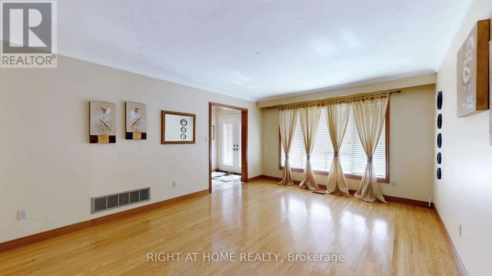 71 FAIRVIEW ROAD W