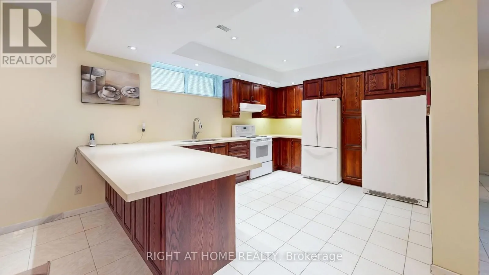 71 FAIRVIEW ROAD W