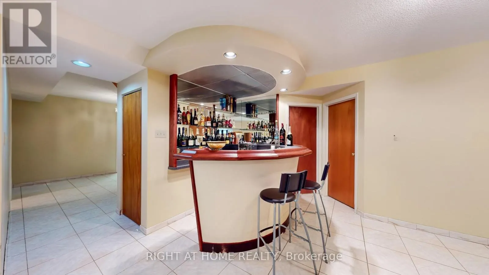 71 FAIRVIEW ROAD W