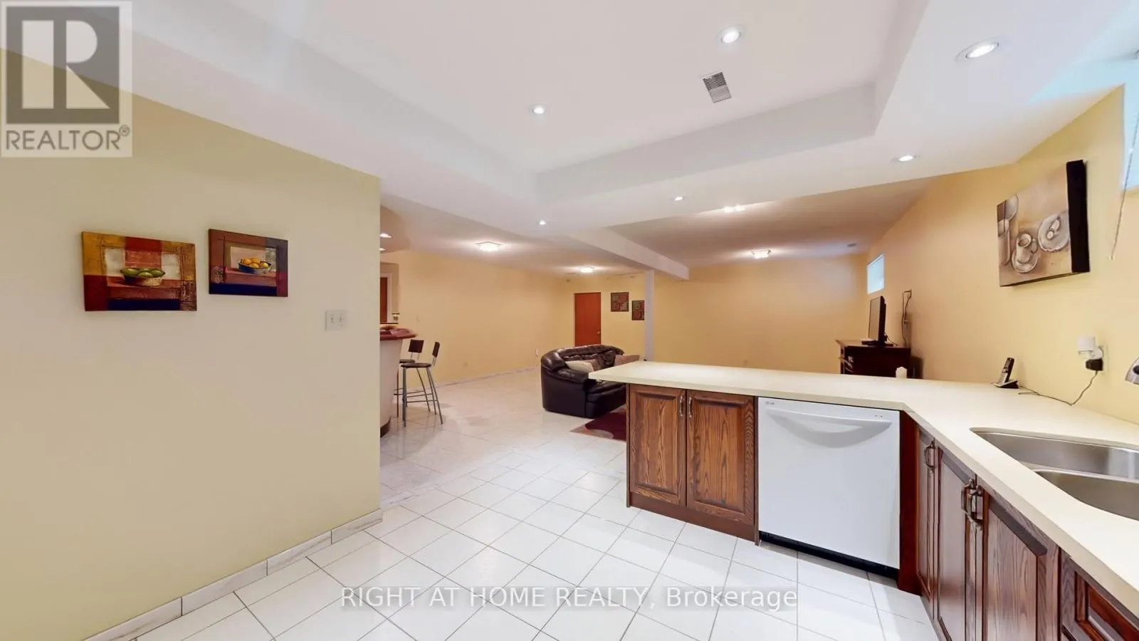 71 FAIRVIEW ROAD W