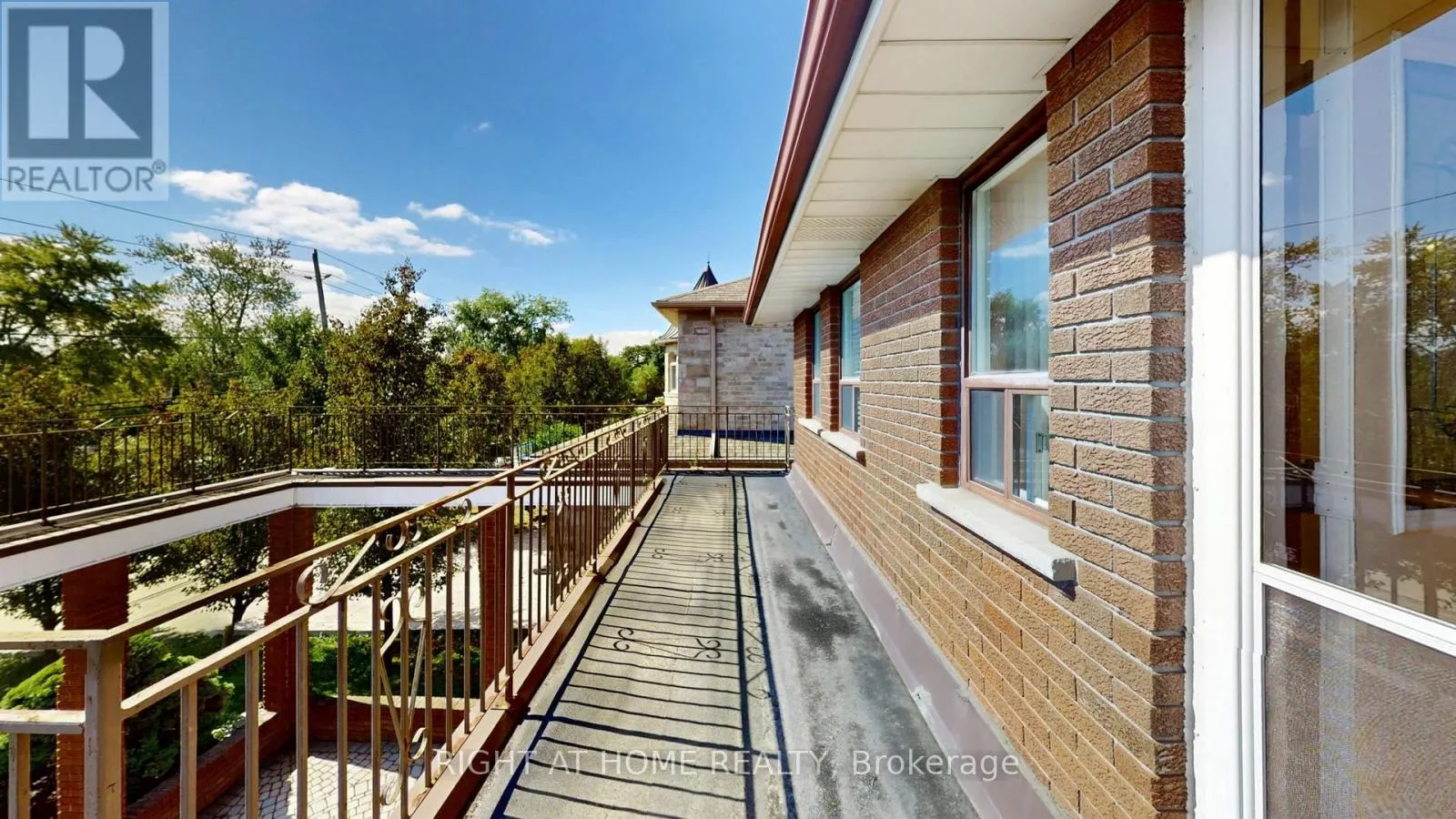 71 FAIRVIEW ROAD W