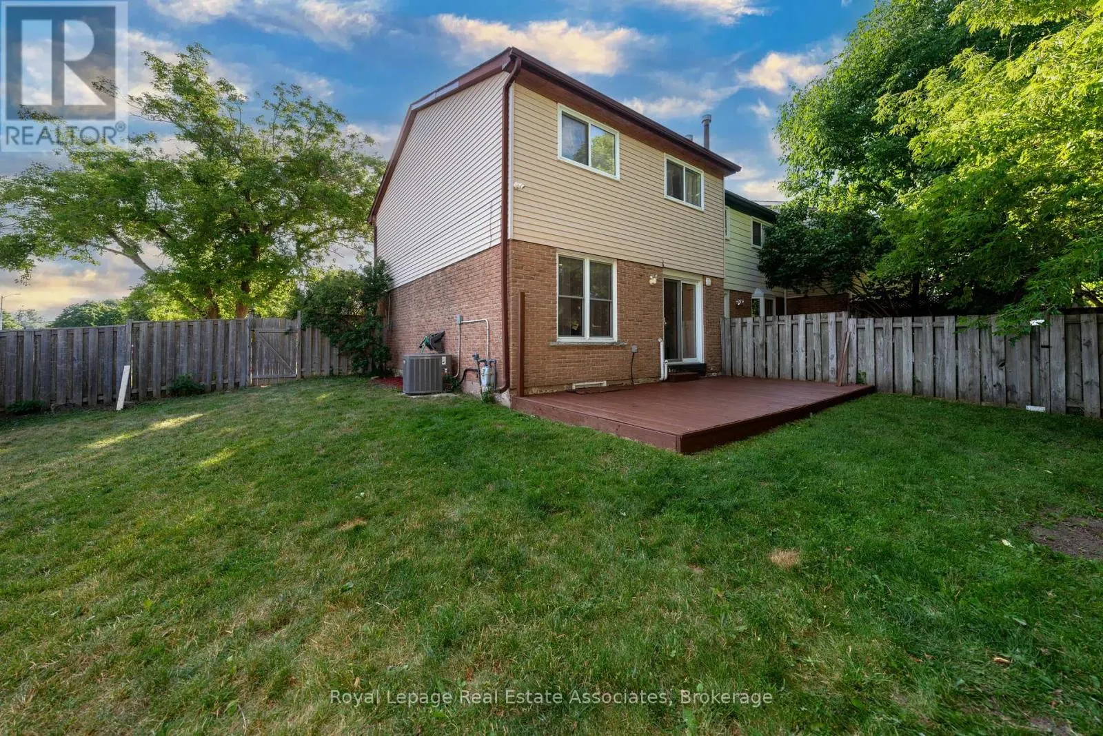 19 BURBANK CRESCENT