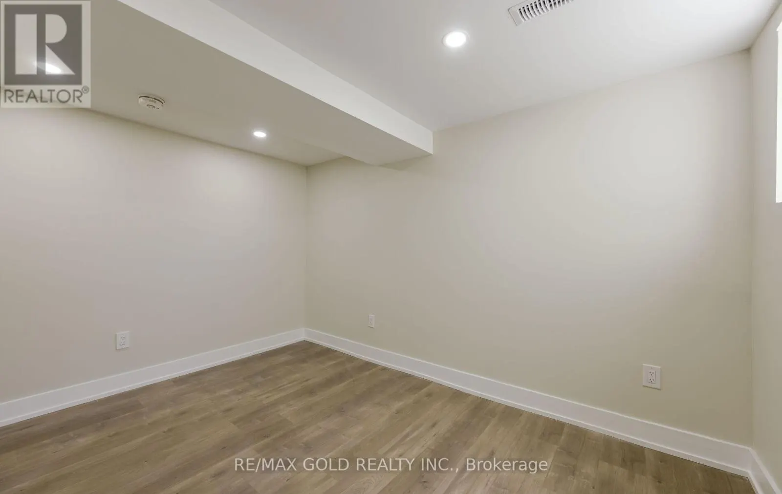 15 FLAVIAN CRESCENT
