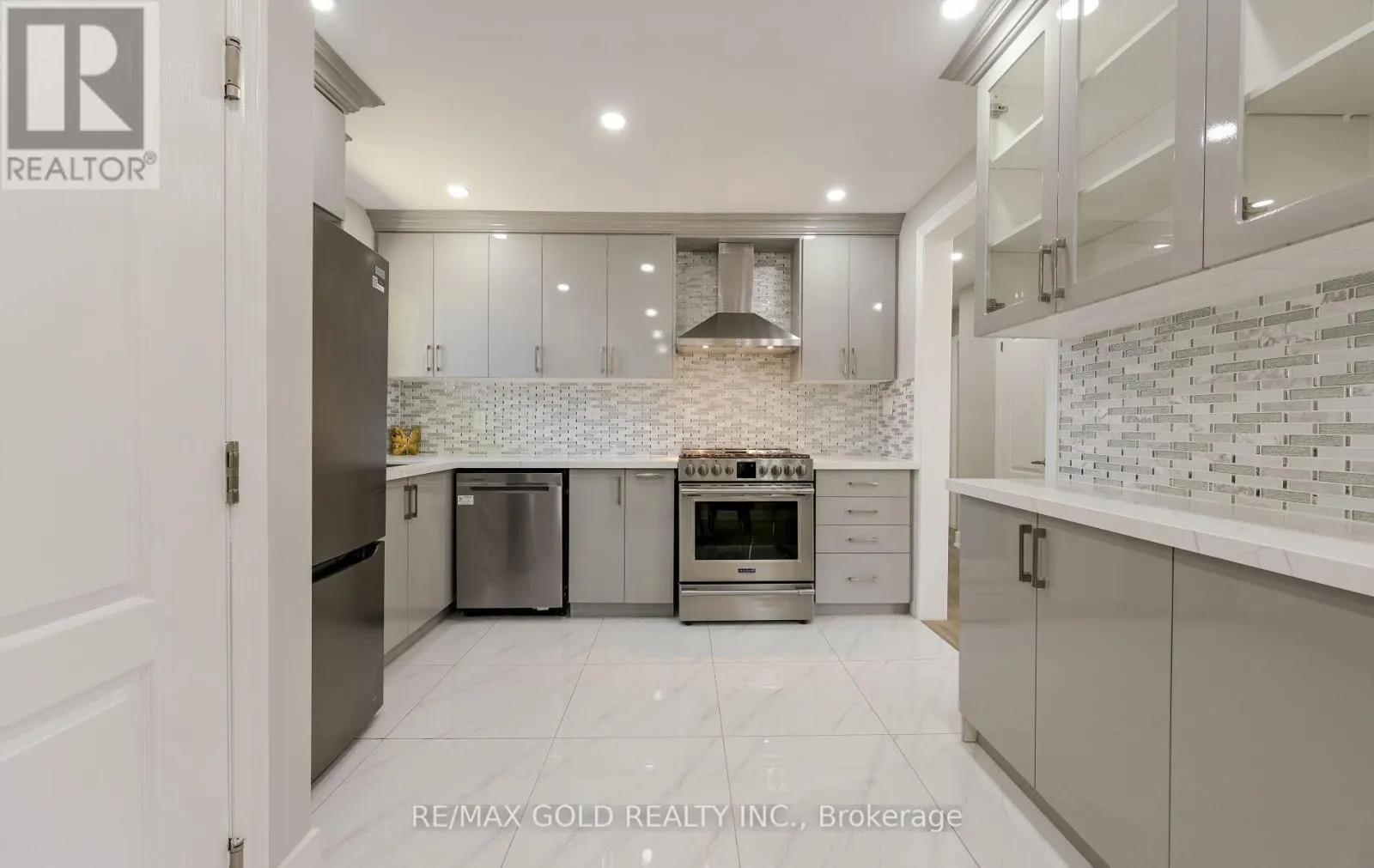 15 FLAVIAN CRESCENT