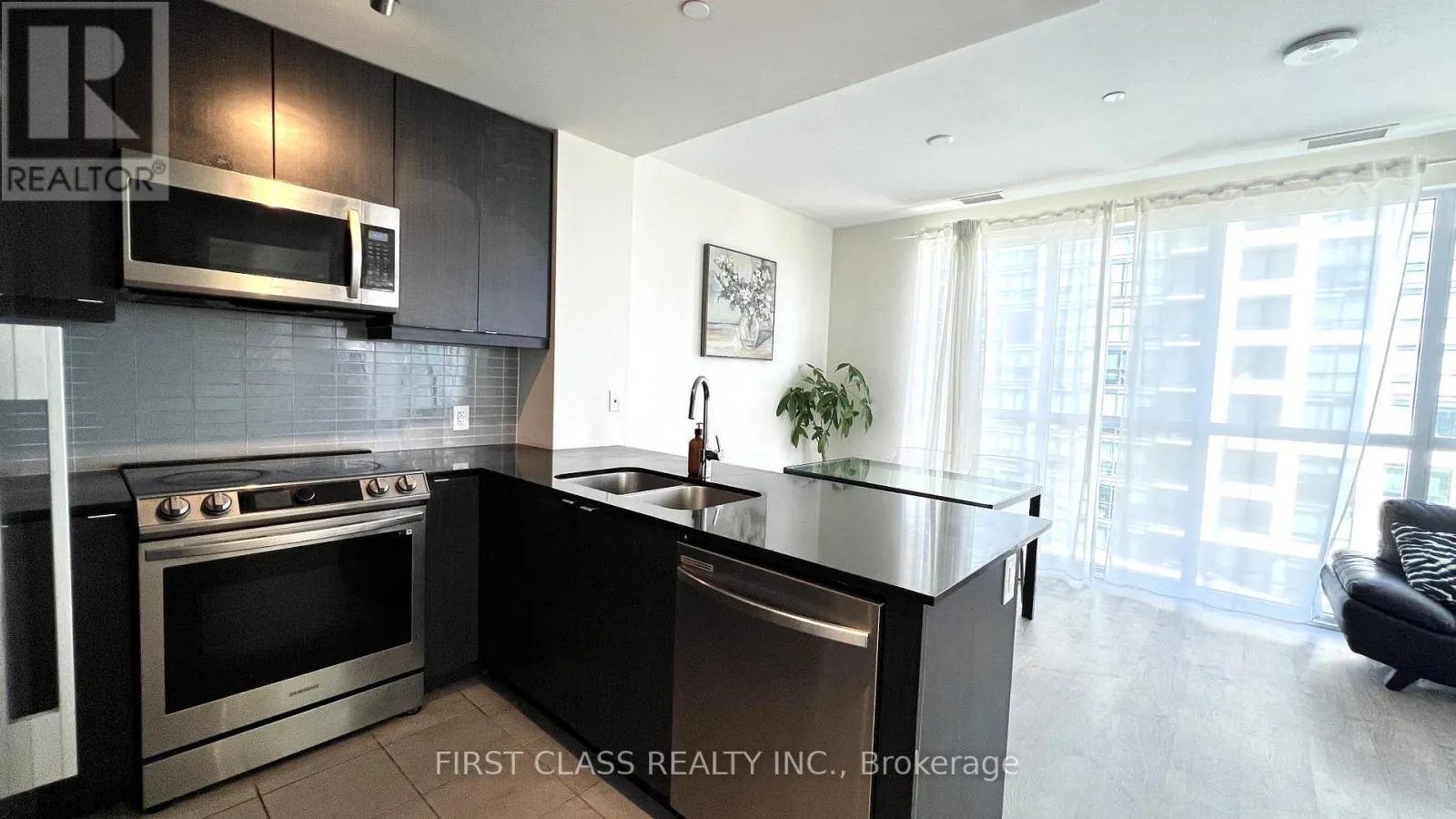 802 - 50 THOMAS RILEY ROAD