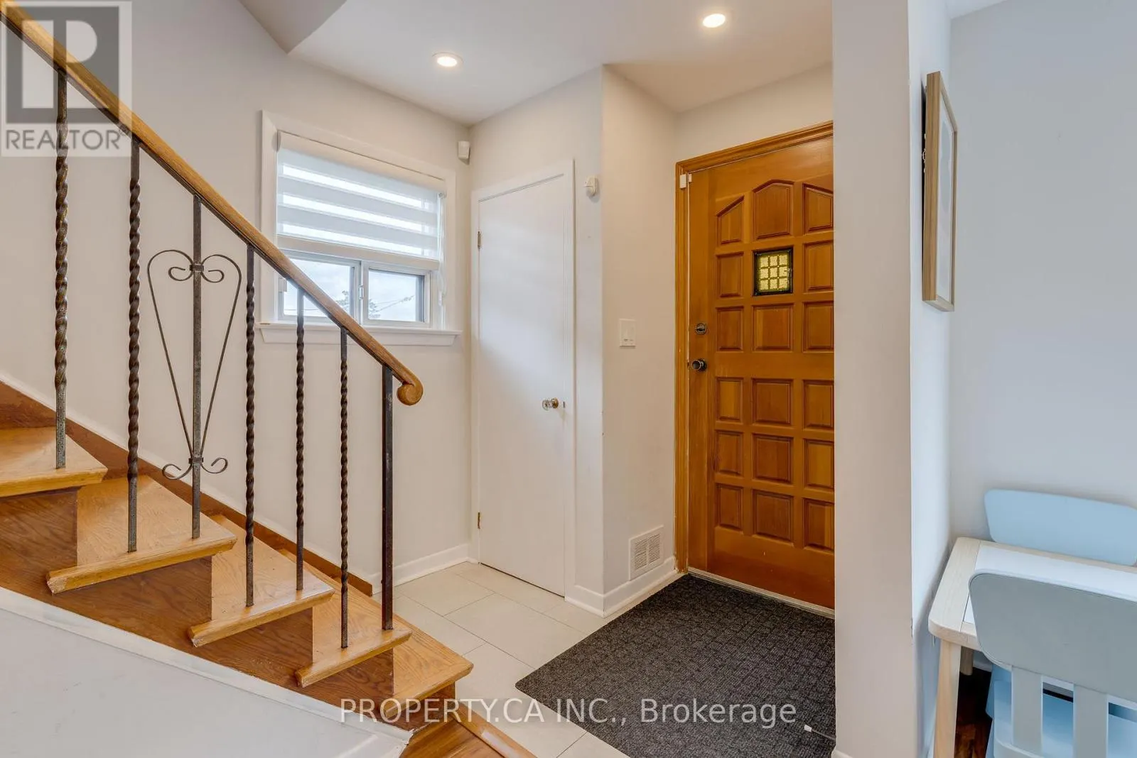5 WOODENHILL COURT