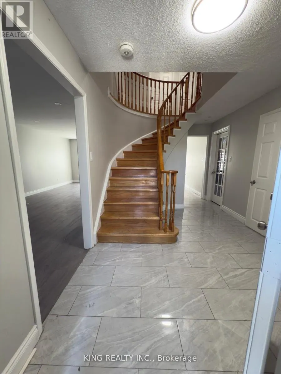 7 CLYDESDALE CIRCLE