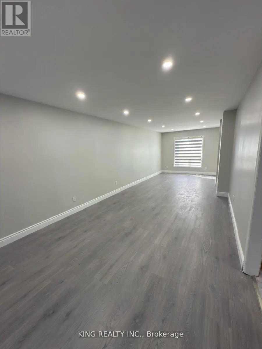 7 CLYDESDALE CIRCLE