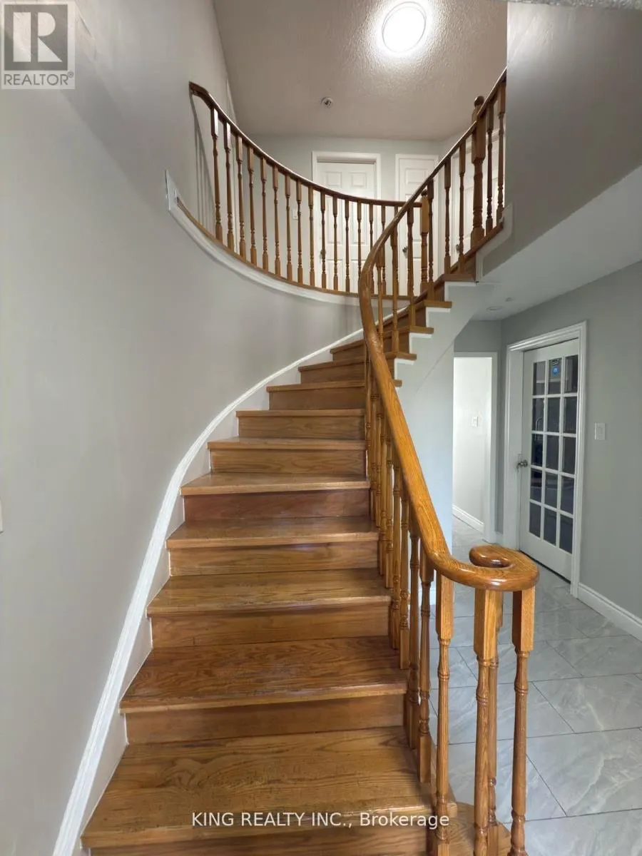 7 CLYDESDALE CIRCLE