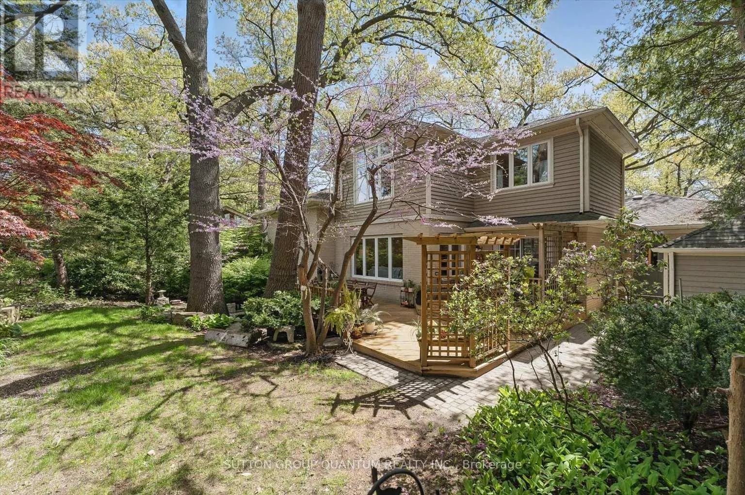 347 PINETREE WAY