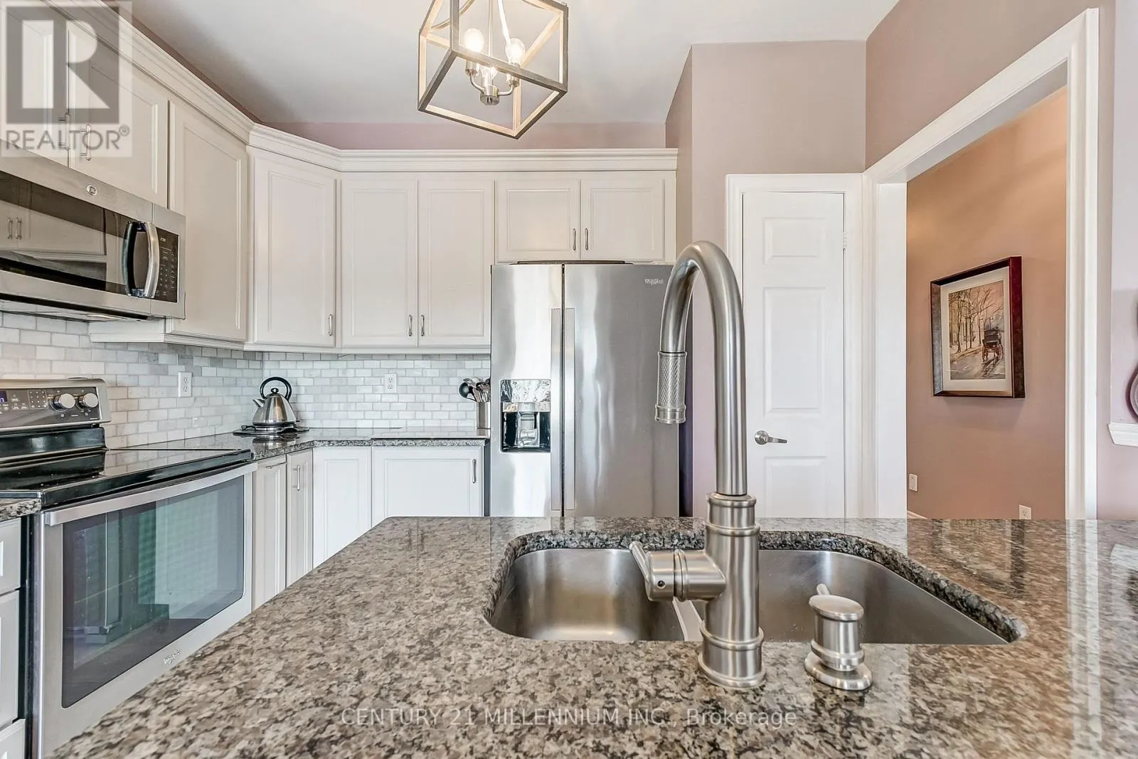 6 COLLINGWOOD AVENUE