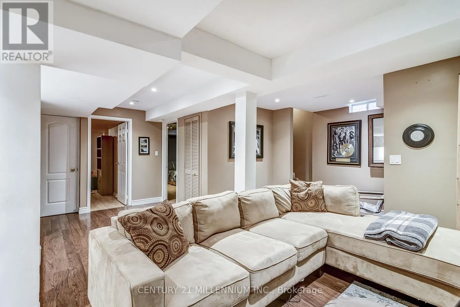 6 COLLINGWOOD AVENUE
