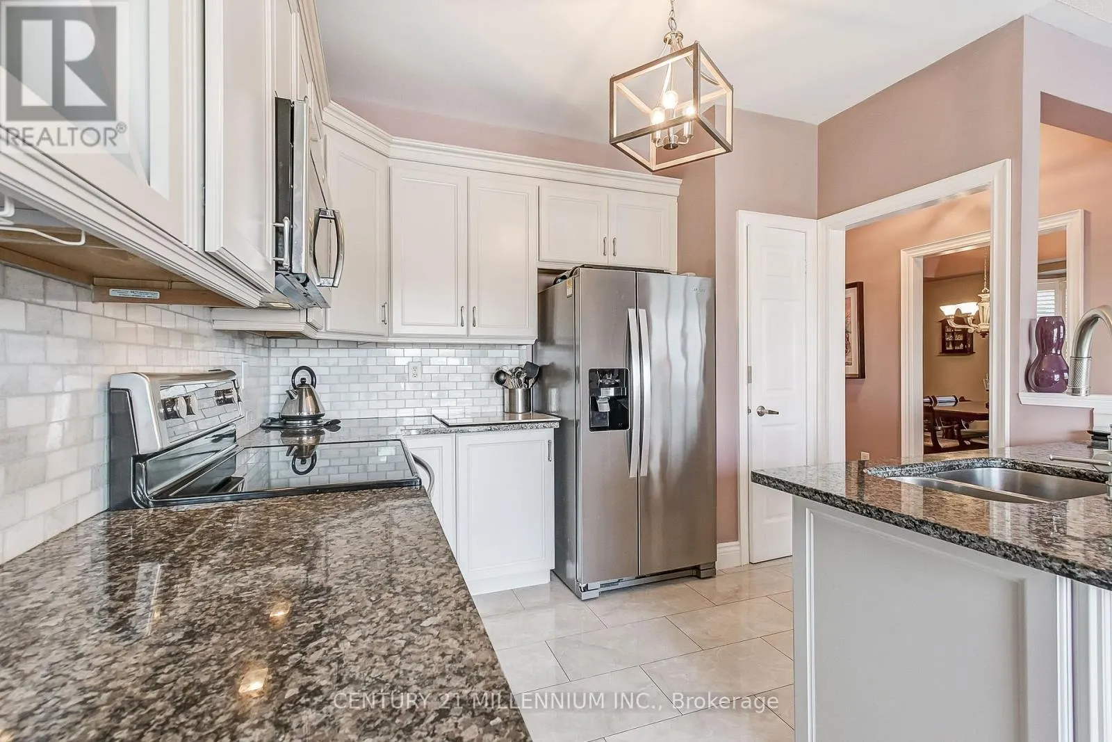 6 COLLINGWOOD AVENUE