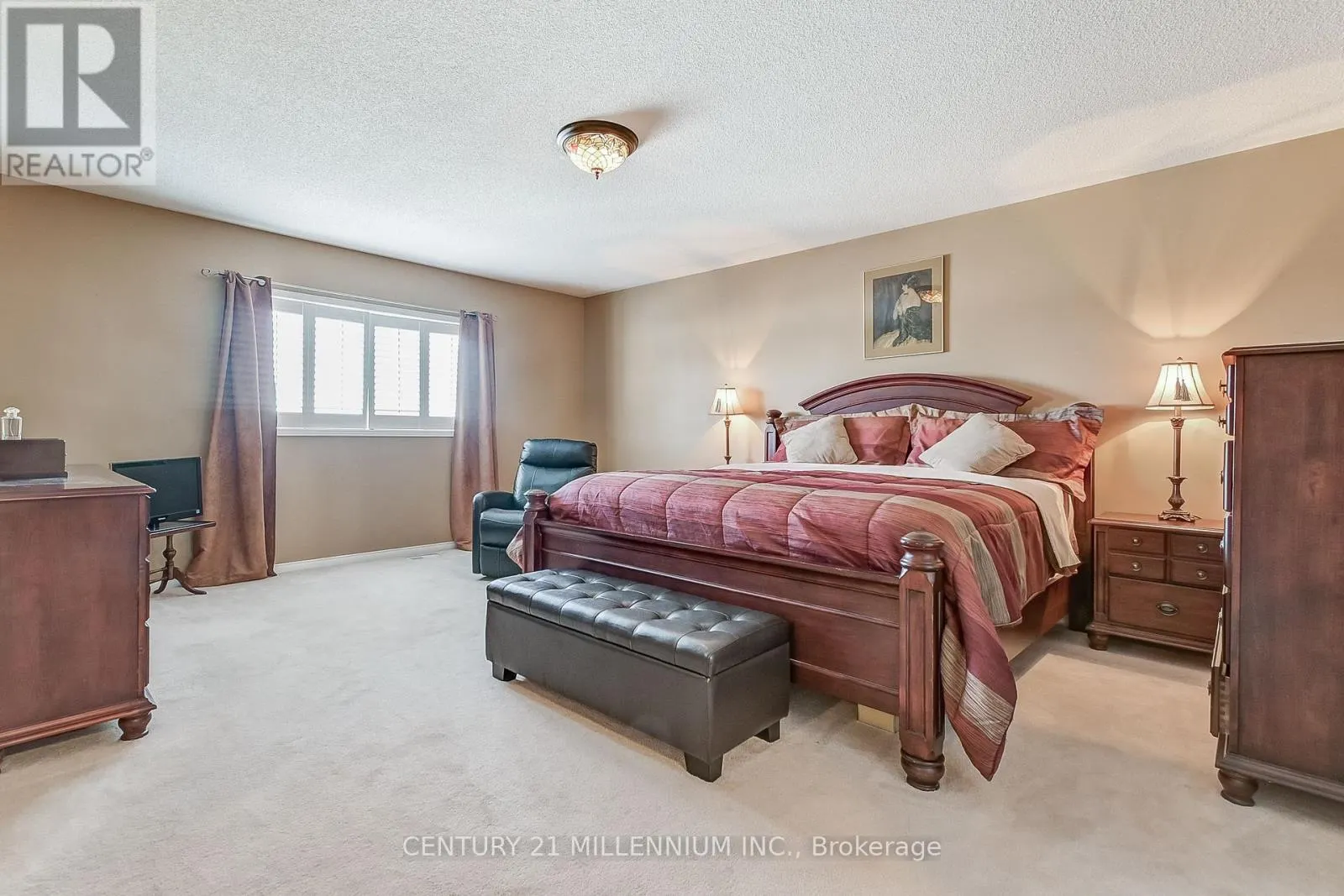 6 COLLINGWOOD AVENUE