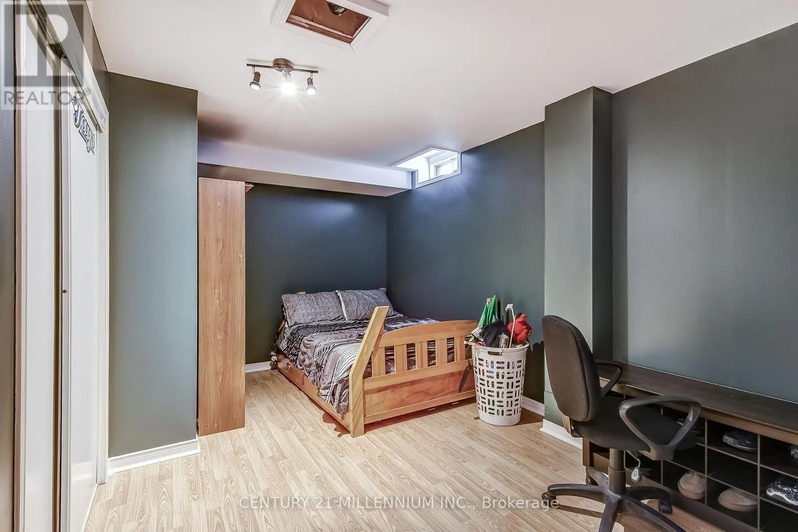 6 COLLINGWOOD AVENUE