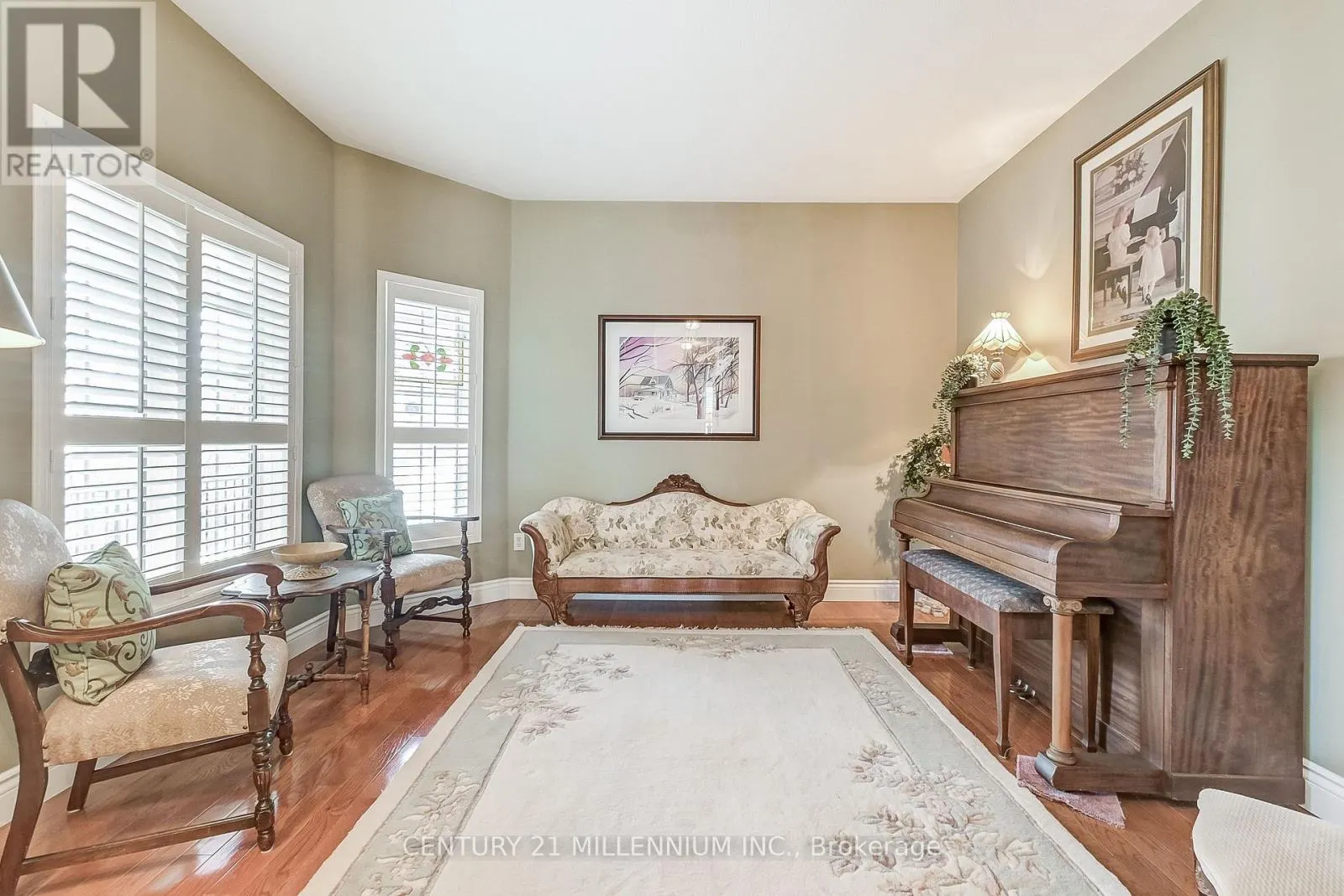 6 COLLINGWOOD AVENUE