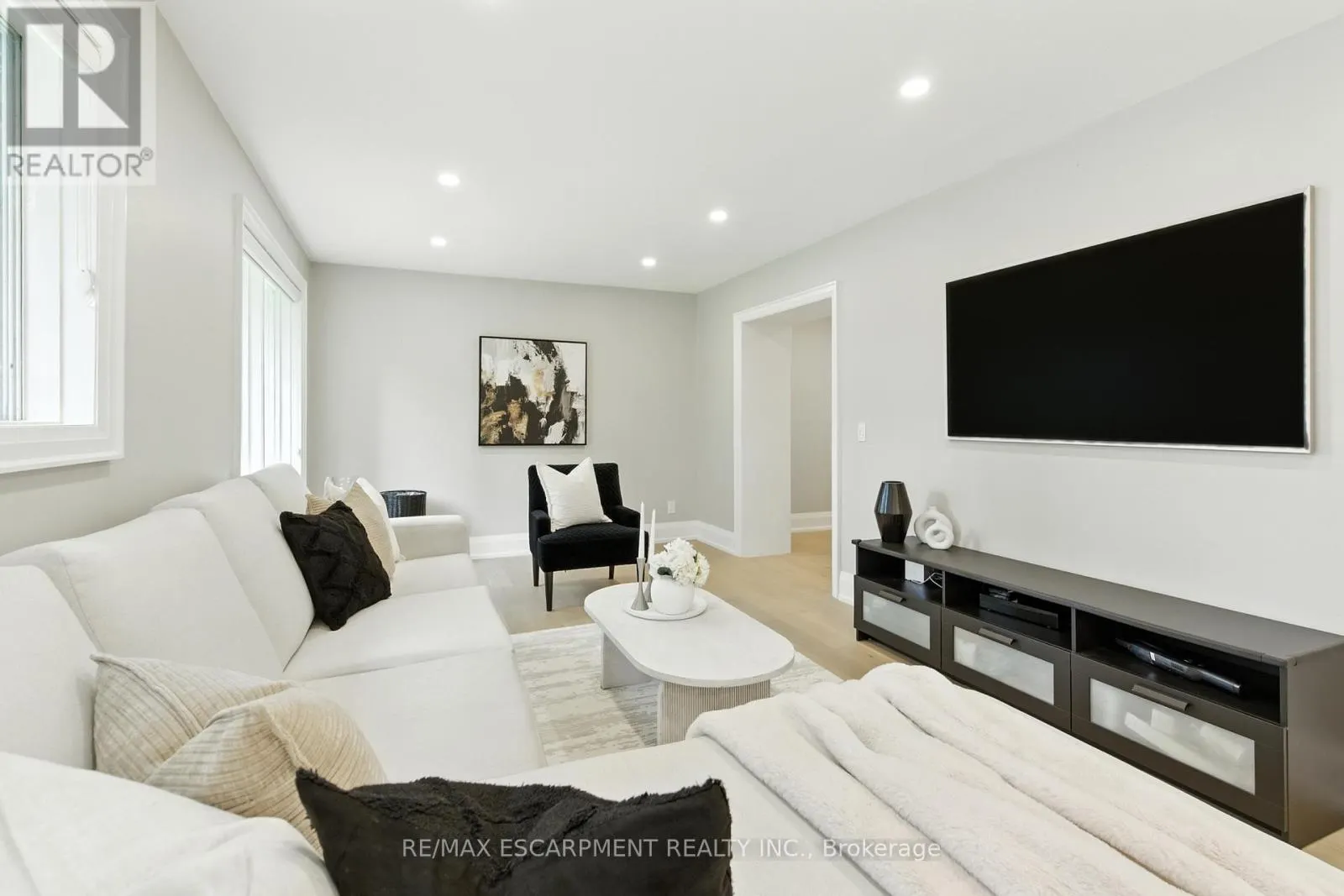 1245 BRAMBLEWOOD LANE