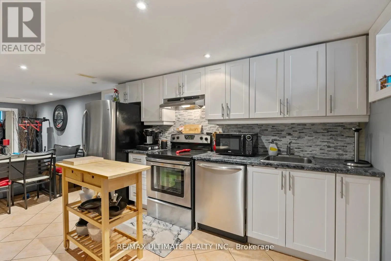 23 SENECA AVENUE