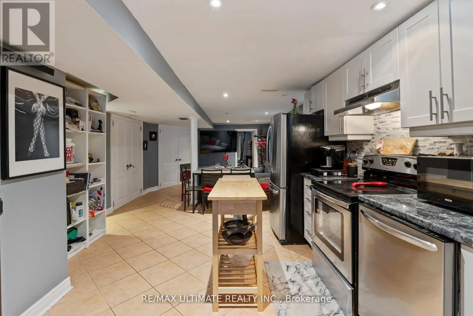 23 SENECA AVENUE