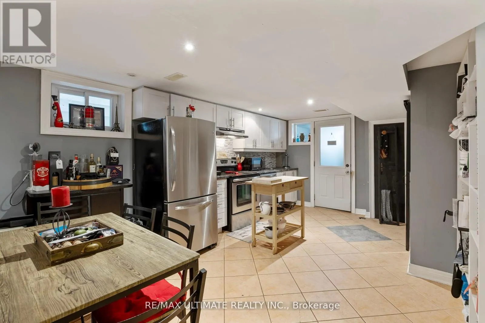 23 SENECA AVENUE