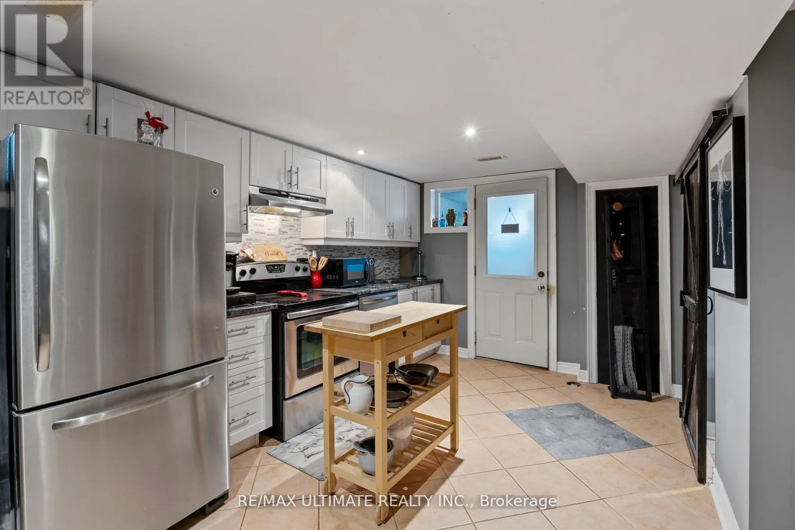 23 SENECA AVENUE