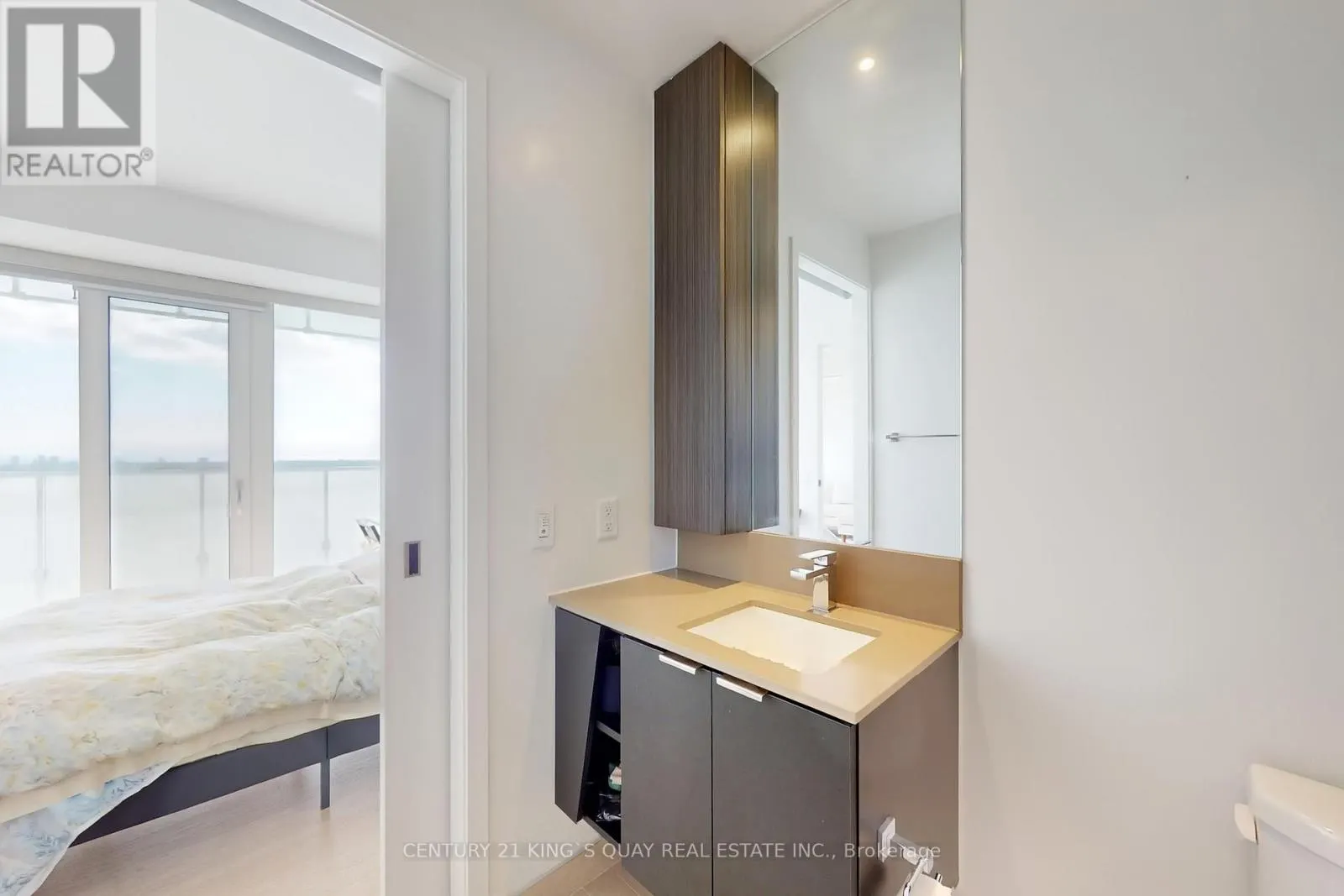 806 - 3883 QUARTZ ROAD