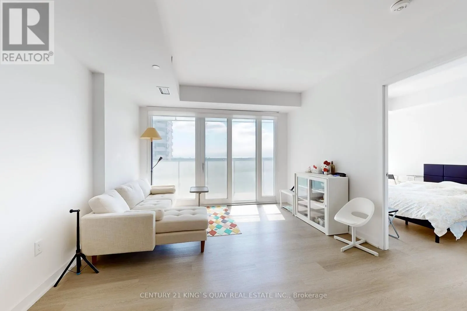 806 - 3883 QUARTZ ROAD