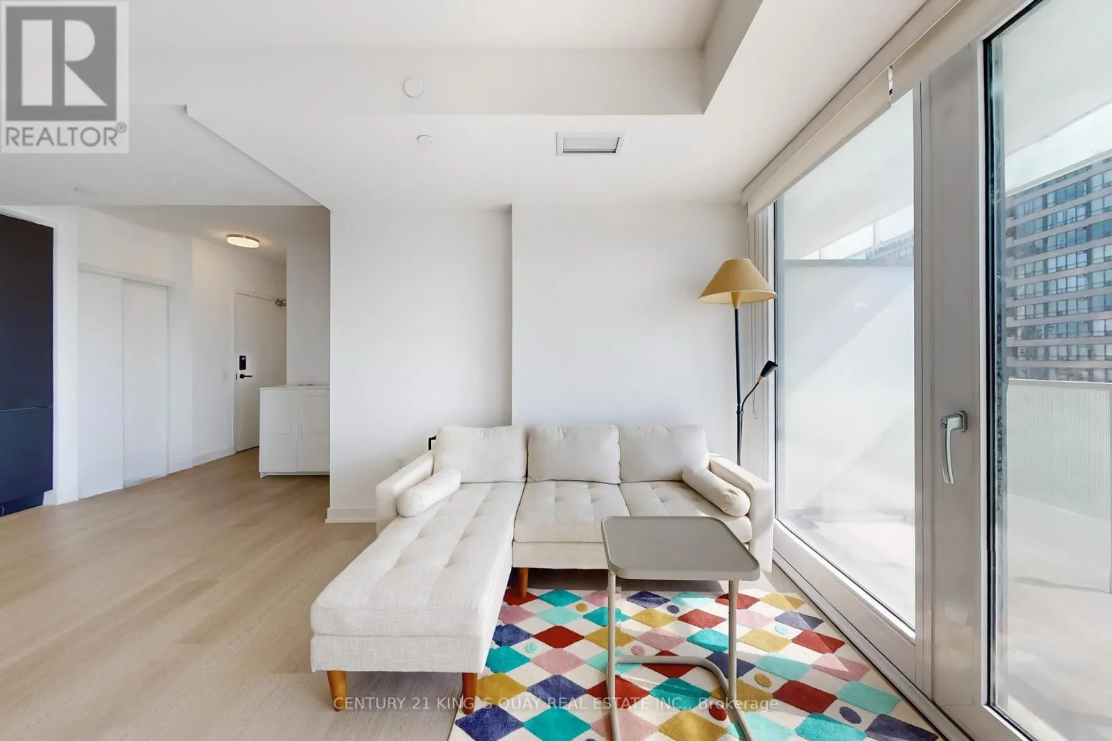 806 - 3883 QUARTZ ROAD