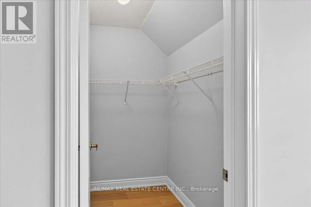 852 BESSY TRAIL