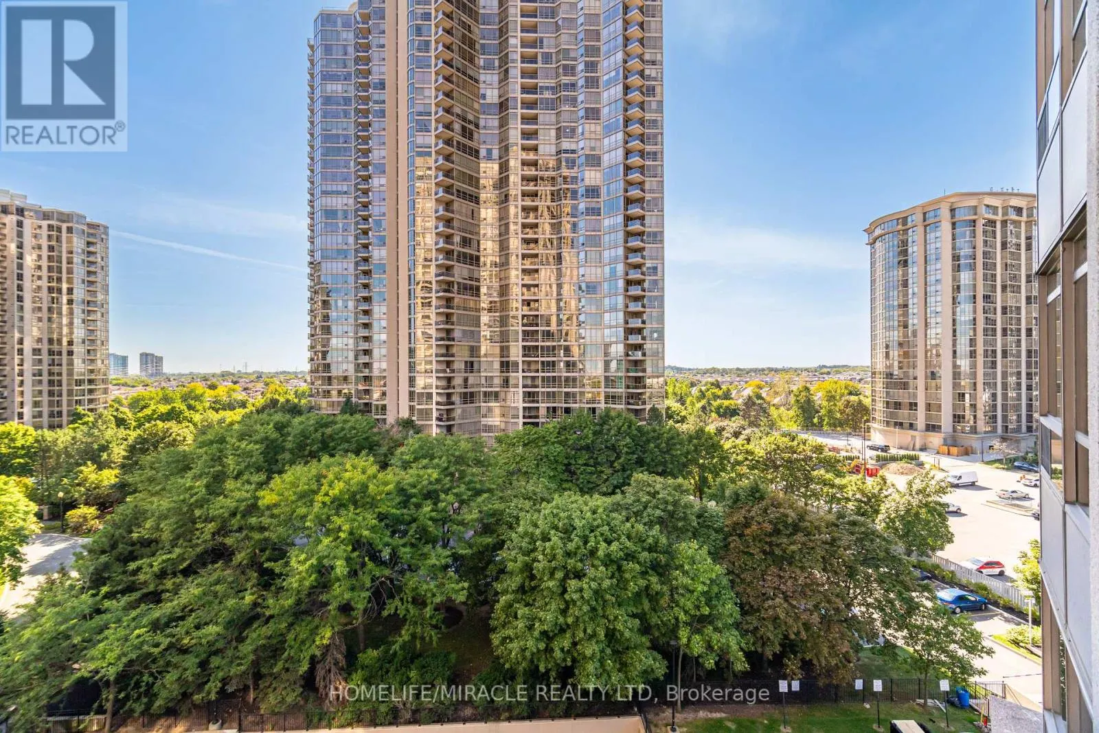 803 - 35 KINGSBRIDGE GARDEN CIRCLE